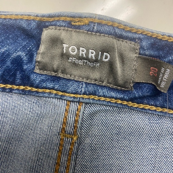 Torrid Denim Cut off Jean Shorts Star Design Stretch Medium Wash size 20- New - Picture 7 of 14